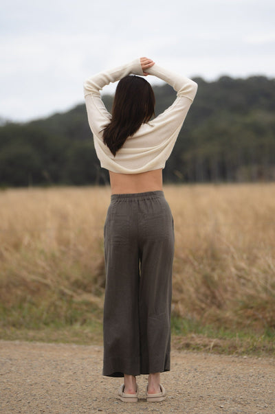 Lilly Pilly Collection 100% organic linen Ivy pants in Khaki