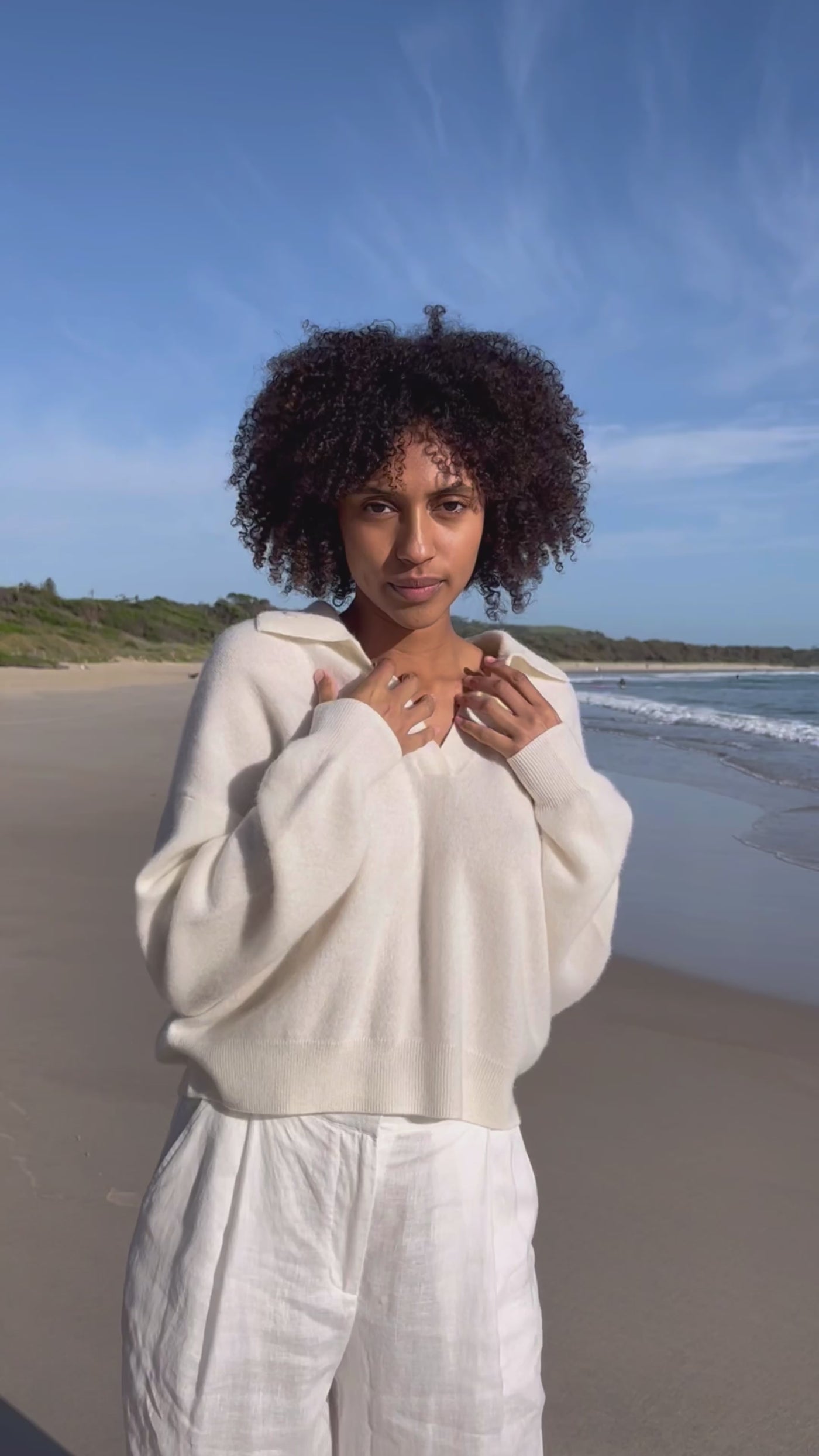 Video of Lilly Pilly Collection cashmere Emma knitwear in Ivory paired with Olivia organic linen pants in Ivory